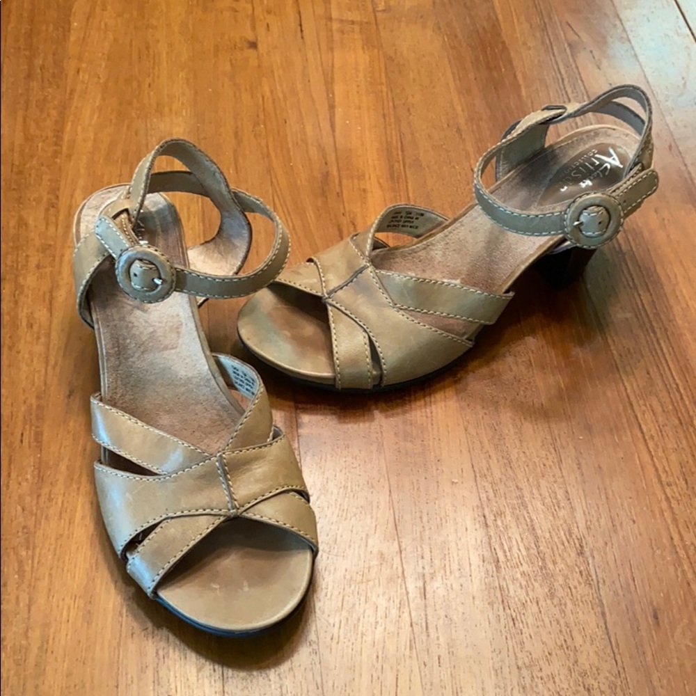 Clark’s Artisan sandals women’s size 7.5